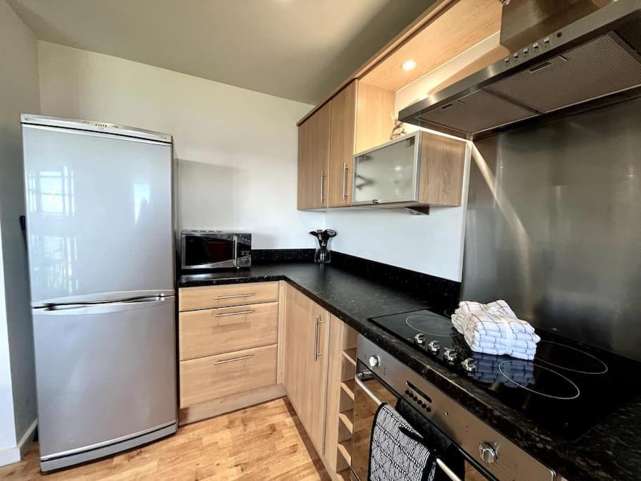 Beachfront Bliss With Spectacular Views Llanelli Exterior foto