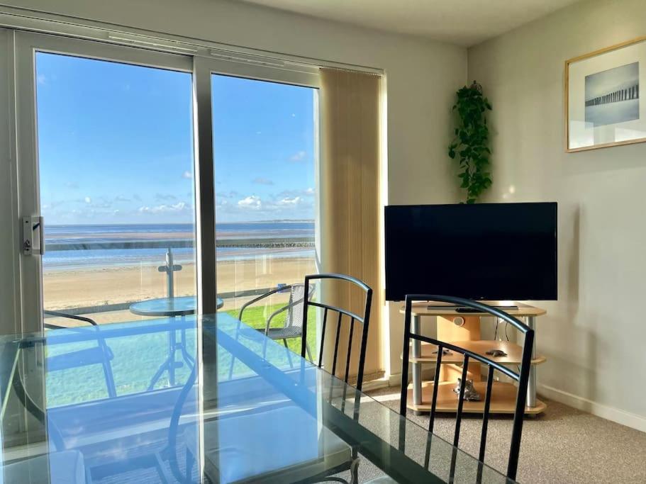 Beachfront Bliss With Spectacular Views Llanelli Exterior foto