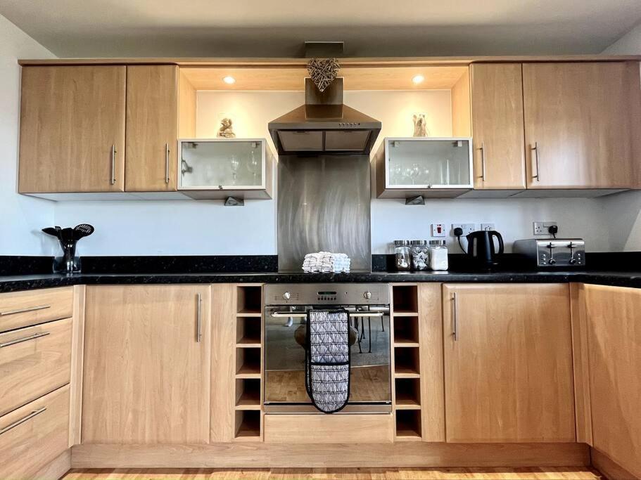 Beachfront Bliss With Spectacular Views Llanelli Exterior foto